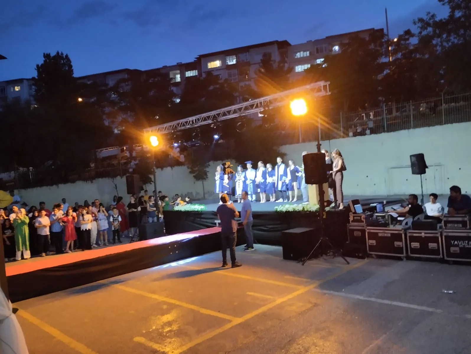 Sahne, podyum, truss ve LED ekran çözümleri